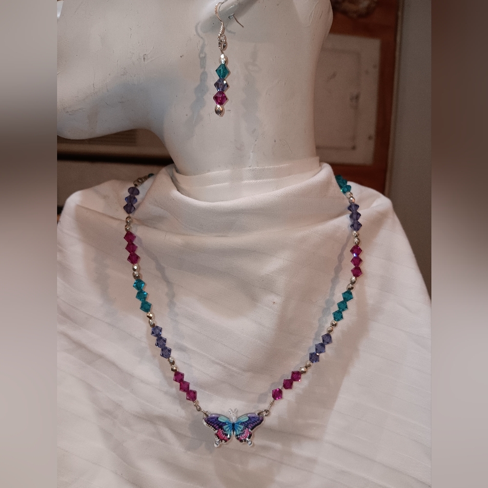 Handcrafted necklace/earrings set